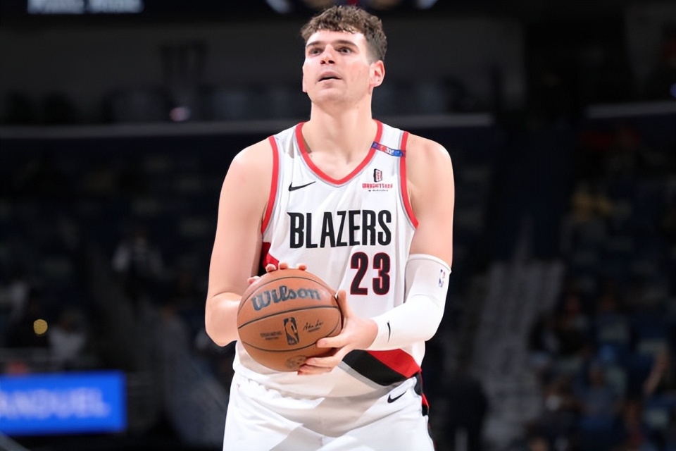 并且能够在, 艾顿, 攻球员制造