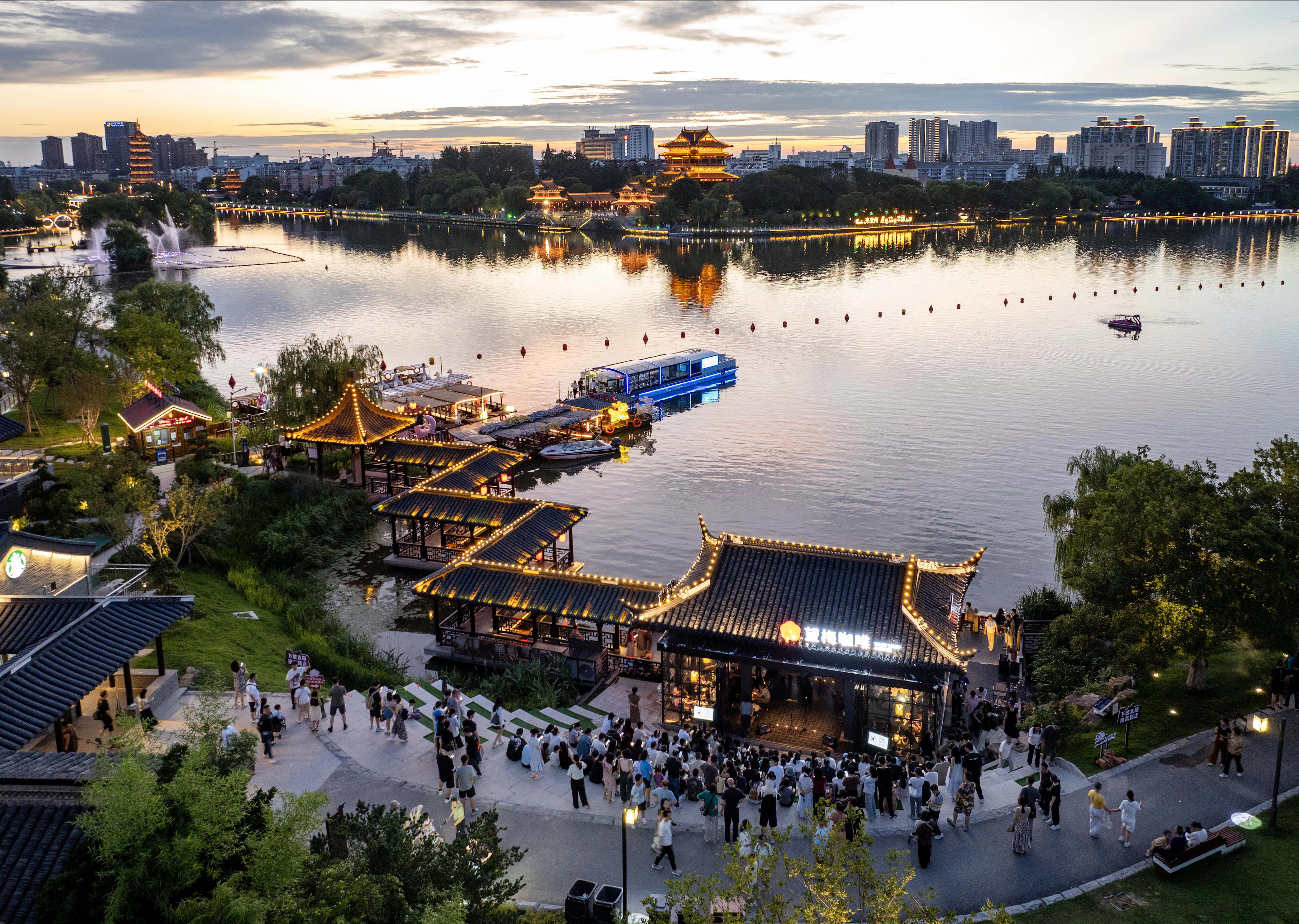 游客可获, 借助