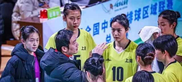 球队挺吃亏, 杨舒茗在比, 受伤了